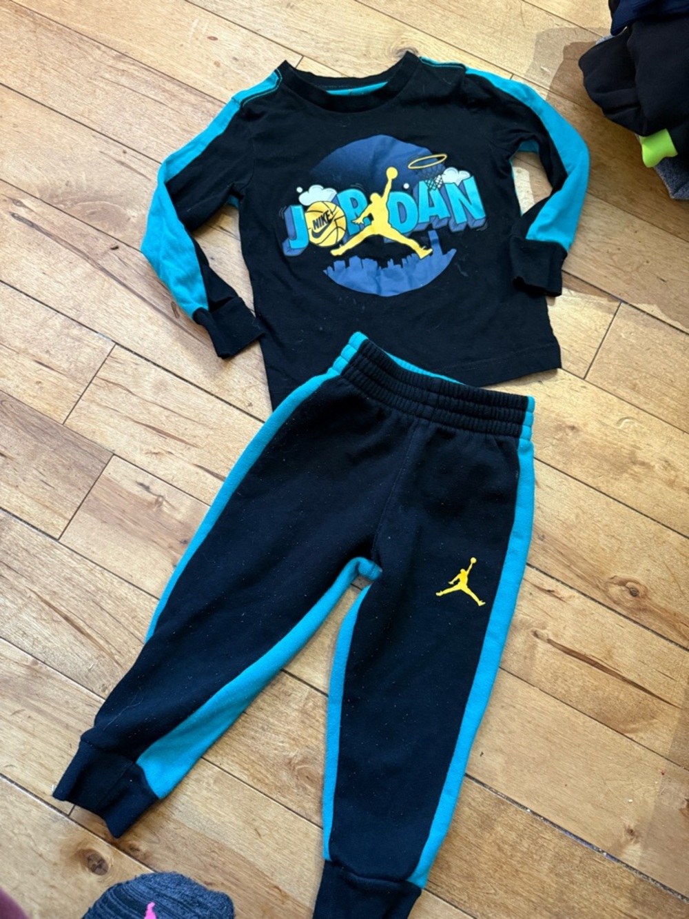 Jordan Kids Black and Teal Jogger Set